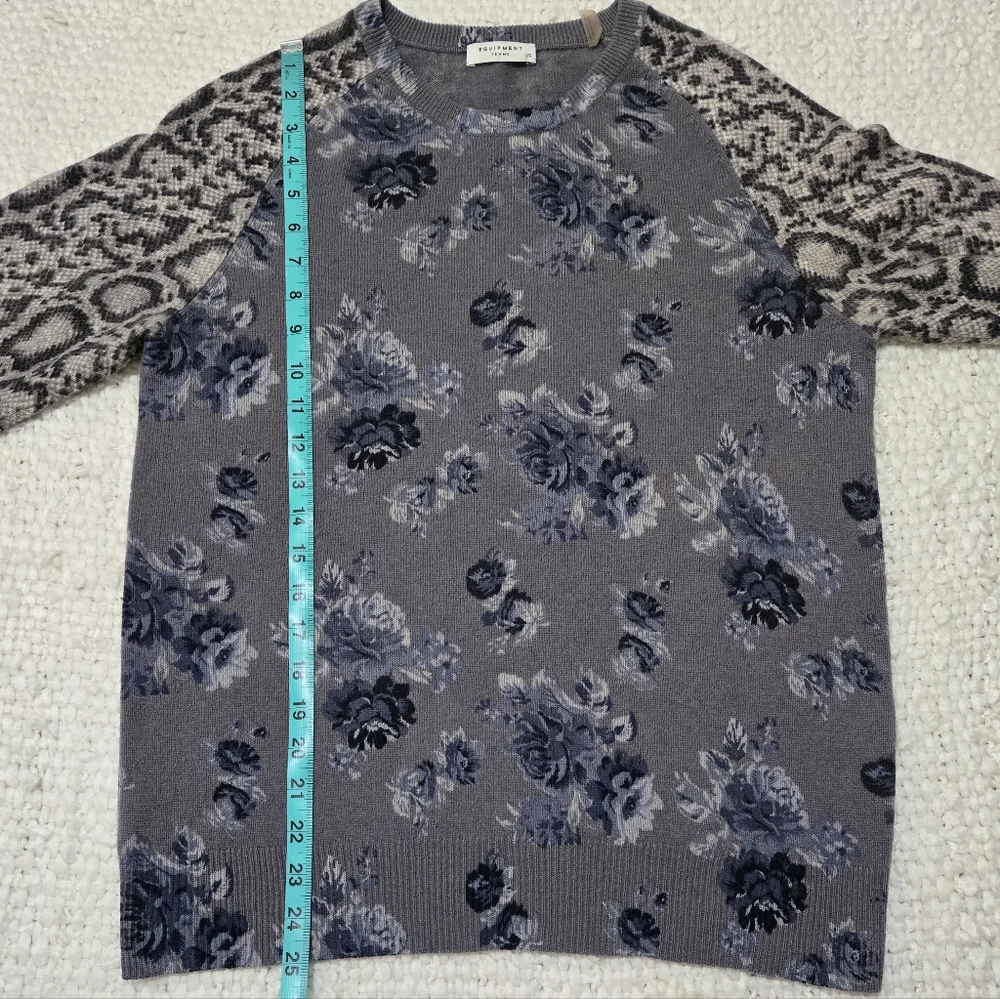 EQUIPMENT FEMME 100% Cashmere Gray Blue Floral Sweater Snake Print Sleeves Large - Picture 12 of 16